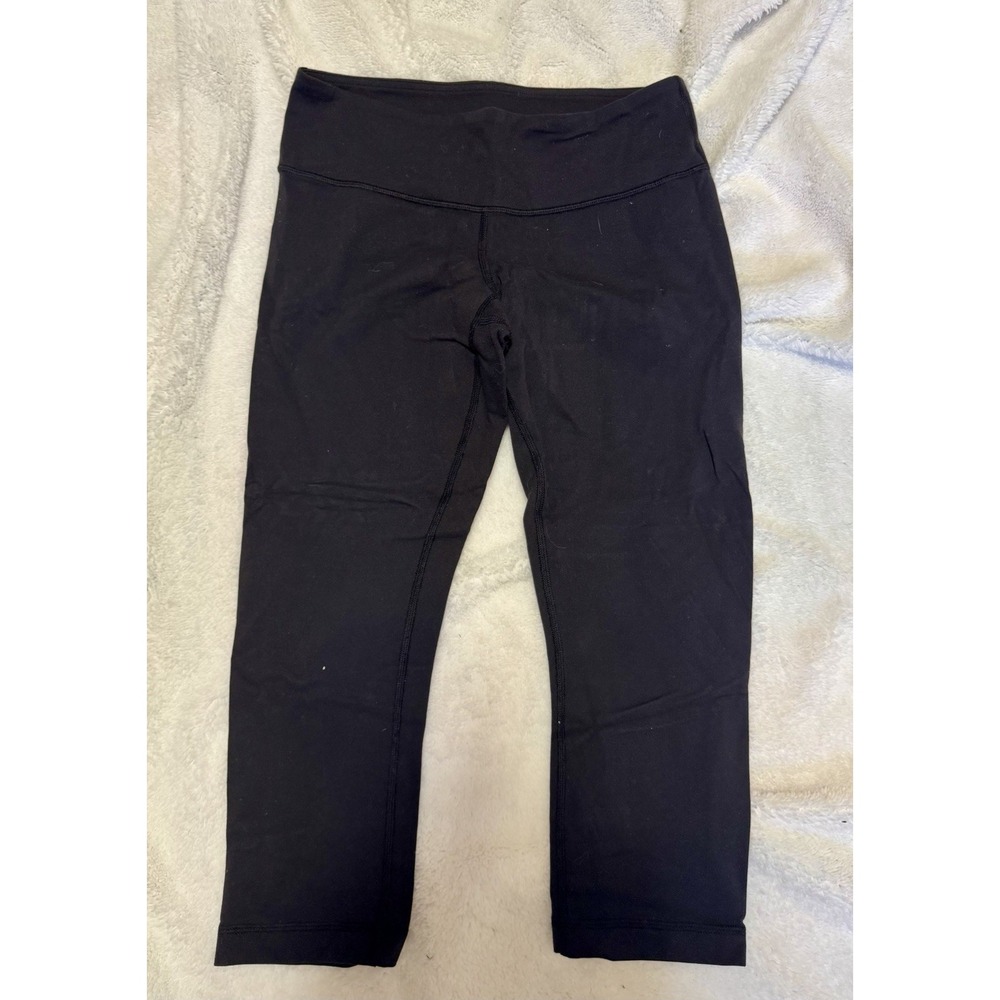 Lululemon Black Cropped Leggings Women's Size 6 Classic Mid-Rise Athletic Crop‎